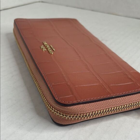 Coach light Salmon Croc-Embossed accordion zip-around Wallet - Picture 6 of 10